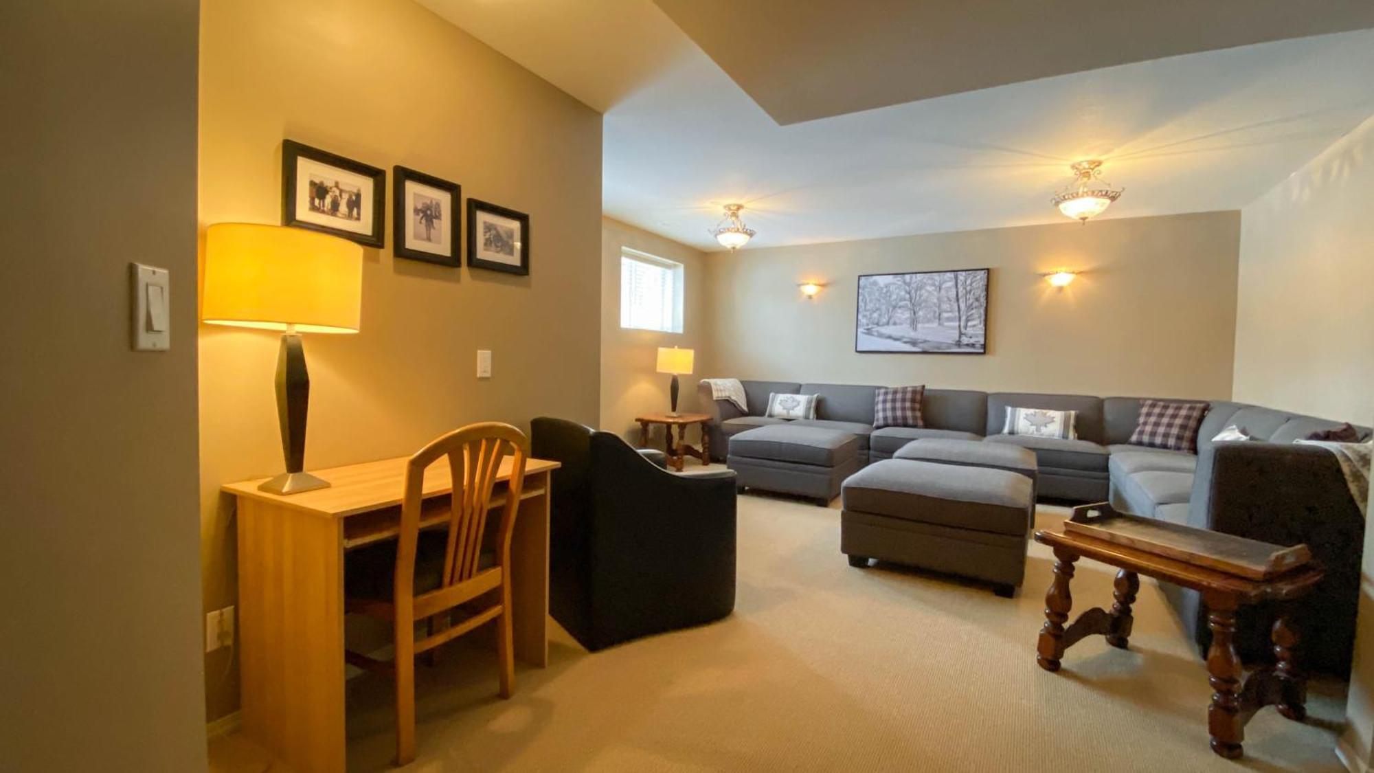 Riverside By Stayin Fernie Room photo