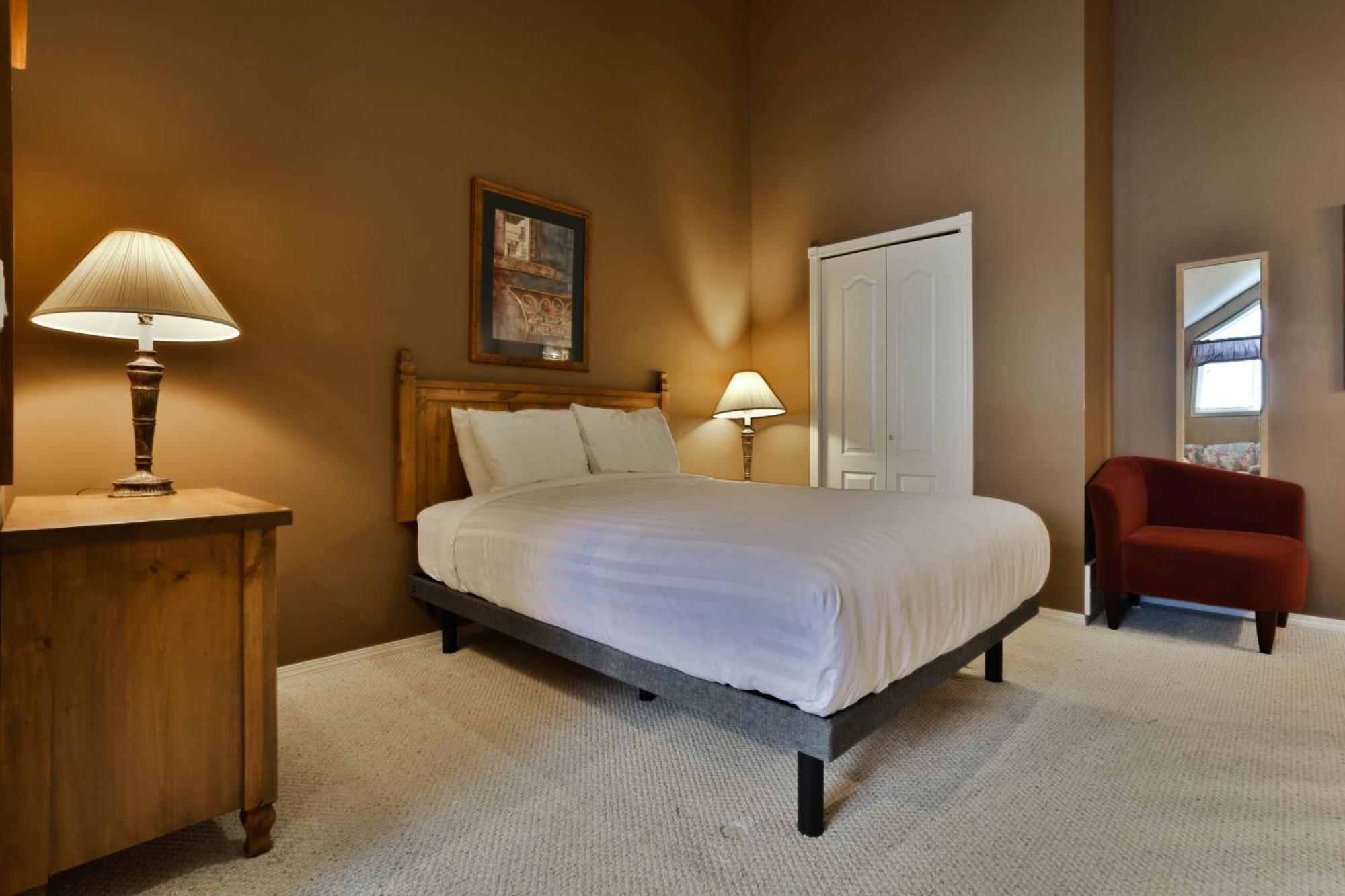 Riverside By Stayin Fernie Room photo