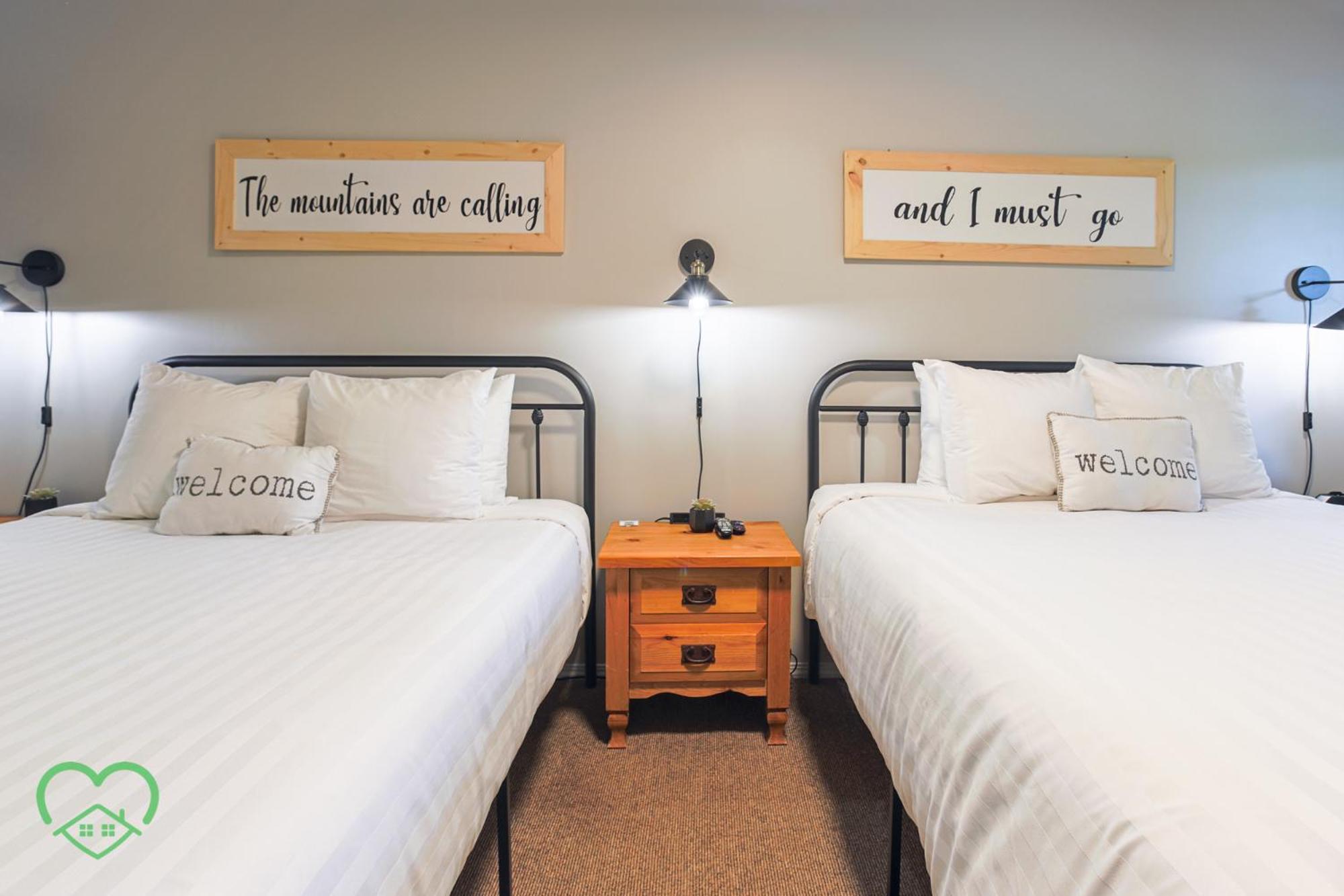 Riverside By Stayin Fernie Room photo