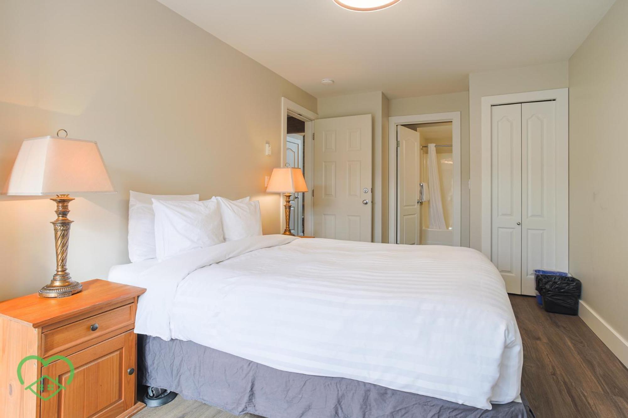 Riverside By Stayin Fernie Room photo
