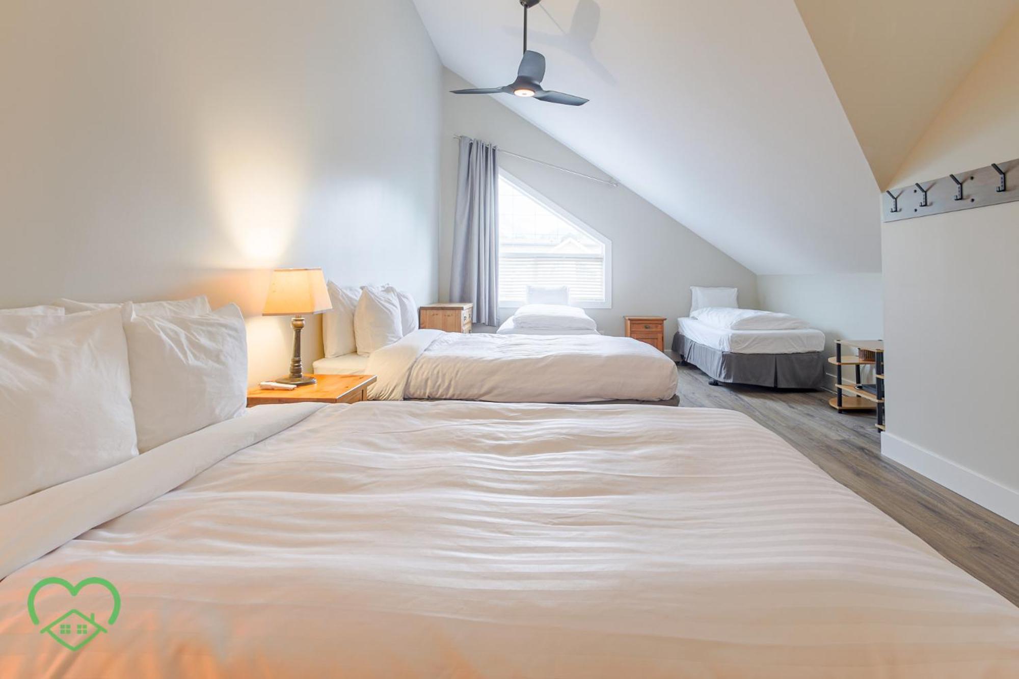 Riverside By Stayin Fernie Room photo