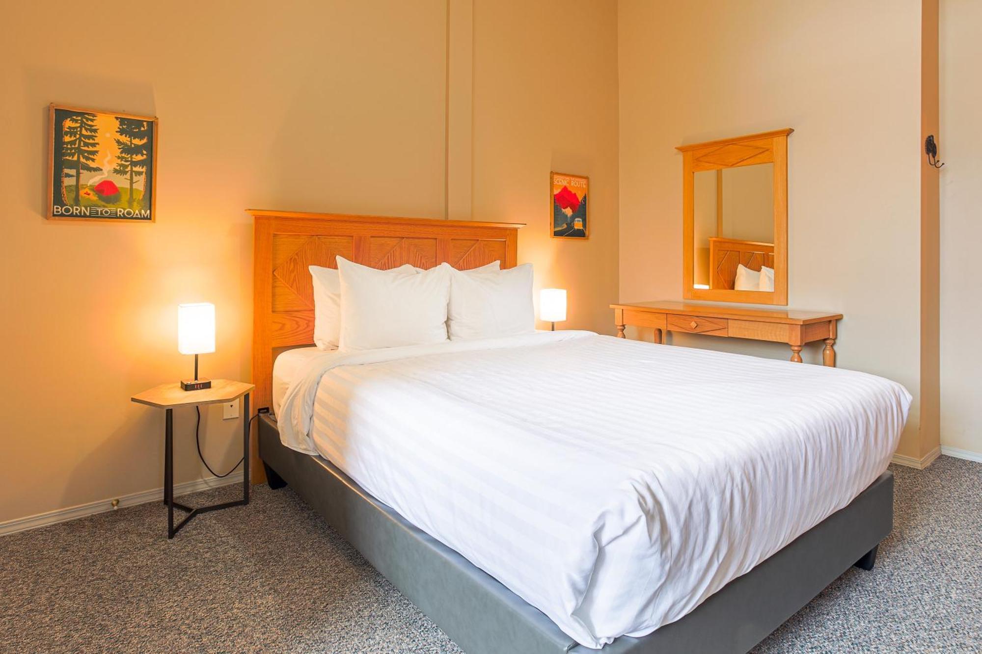 Riverside By Stayin Fernie Room photo