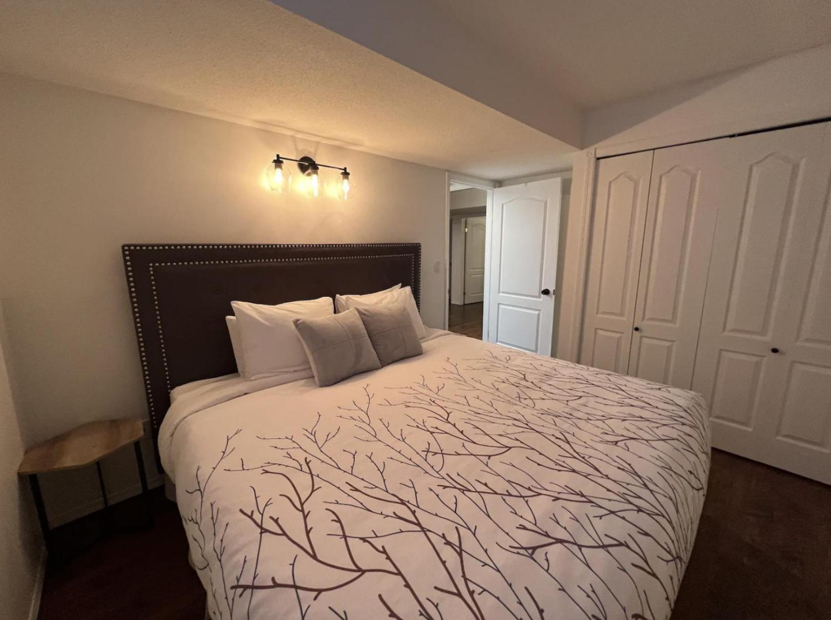 Riverside By Stayin Fernie Room photo