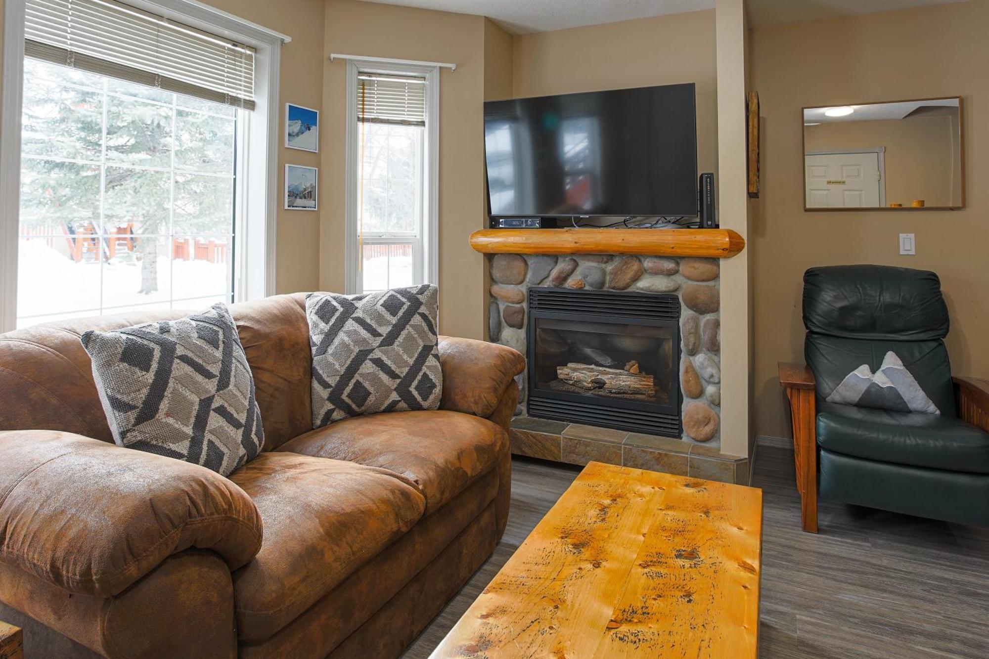Riverside By Stayin Fernie Room photo