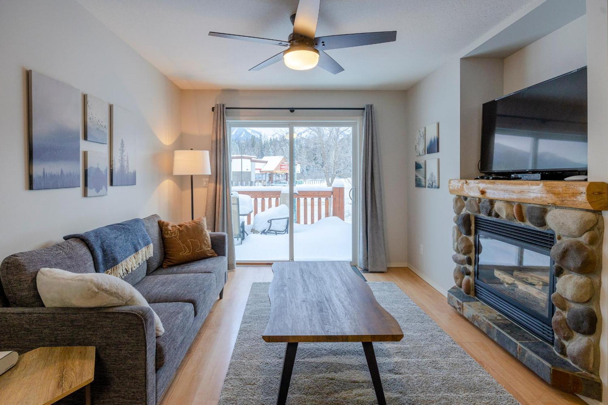 Riverside By Stayin Fernie Room photo