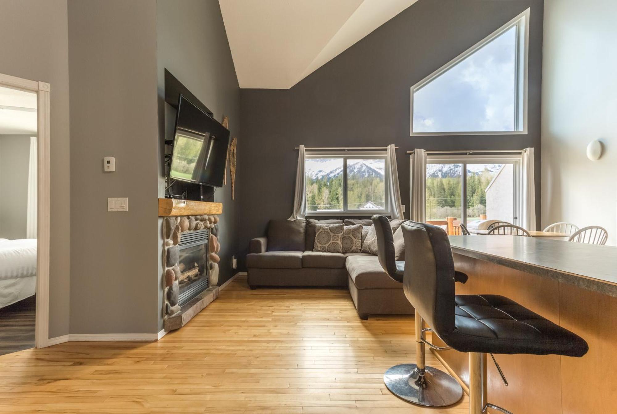 Riverside By Stayin Fernie Room photo