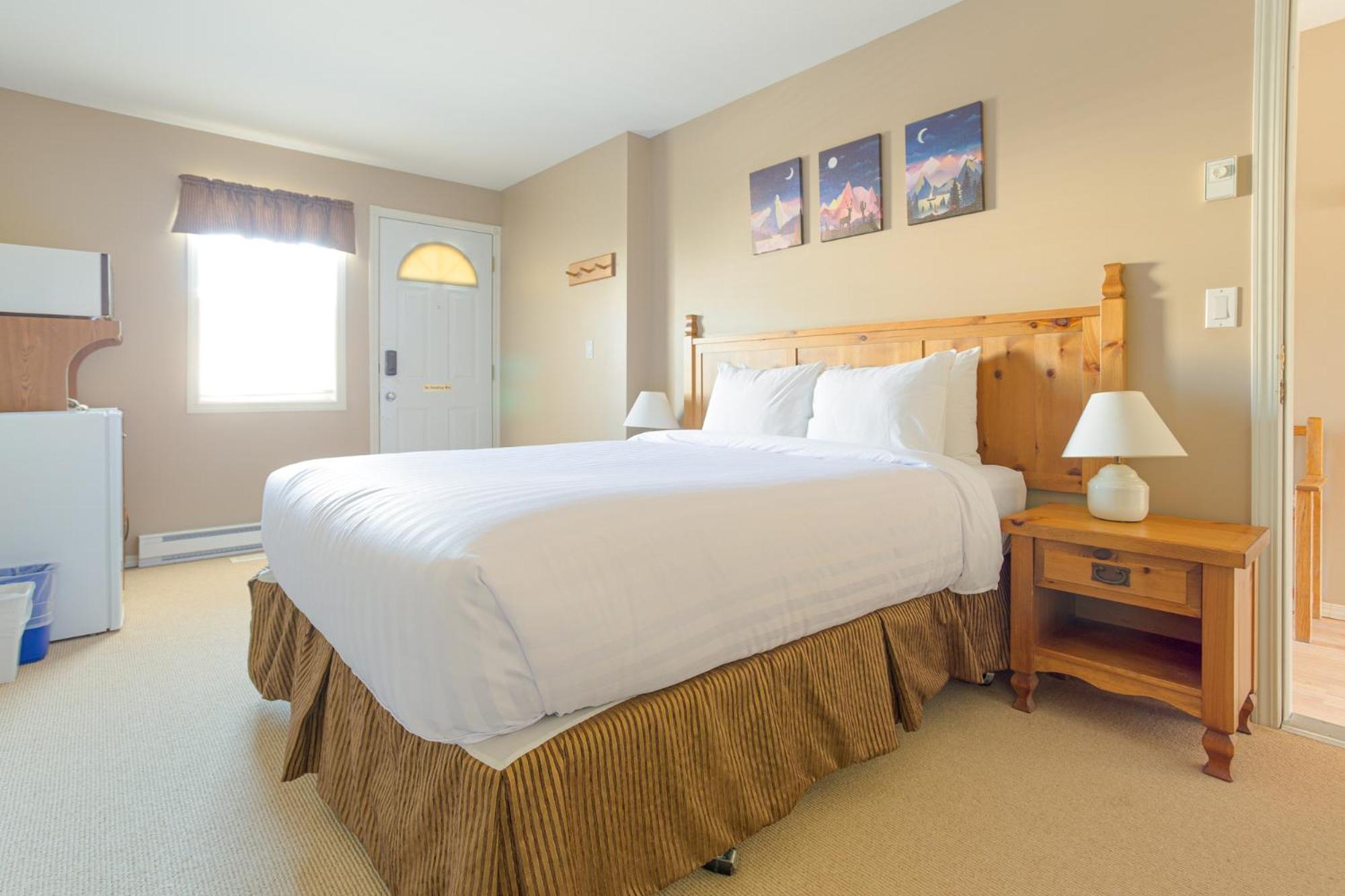 Riverside By Stayin Fernie Room photo